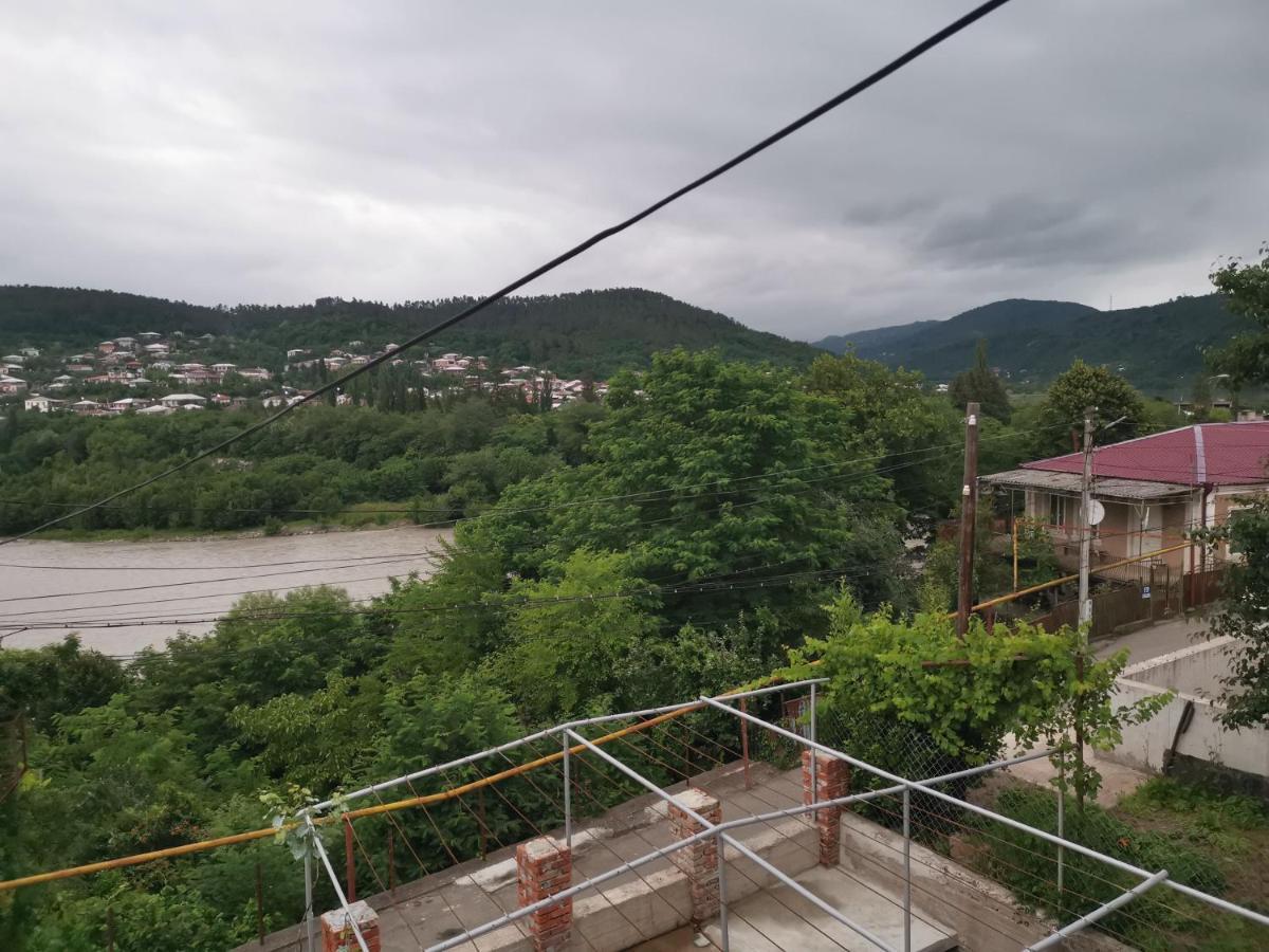 Guesthouse Luka 쿠타이시 외부 사진